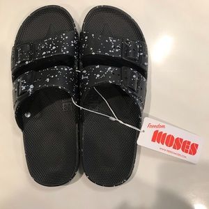 Freedom Moses Slides Sandals - Black and White Size 38-39